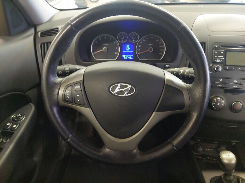 Hyundai i30 2009 Punainen