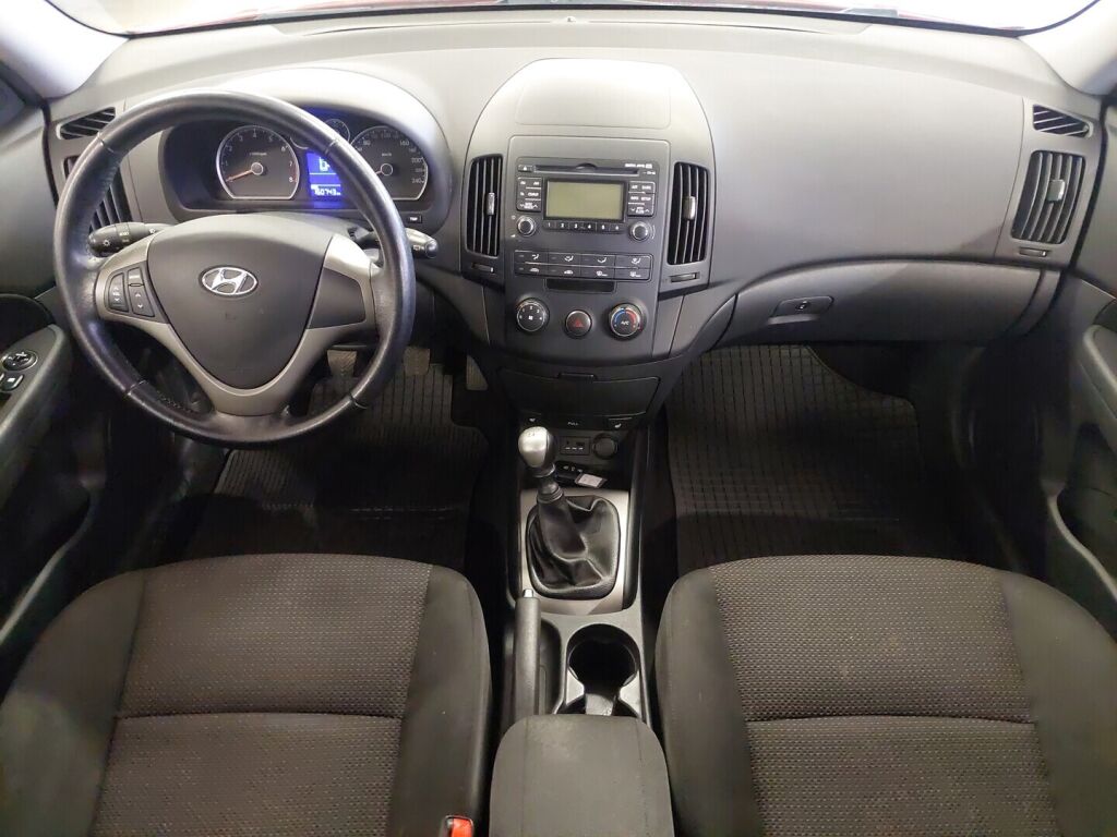 Hyundai i30 2009 Punainen