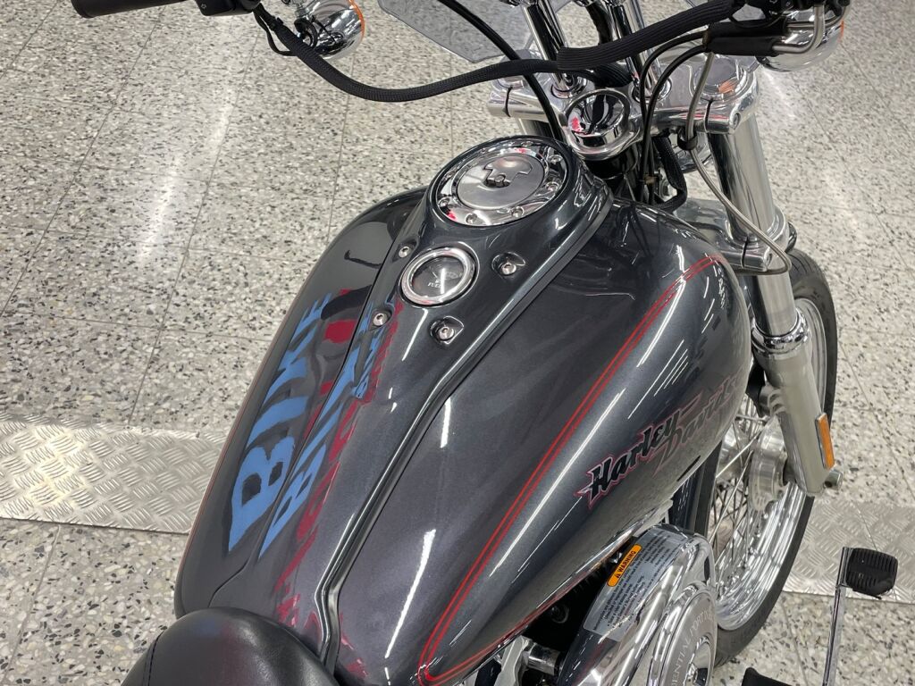 Harley-davidson DYNA 2006 