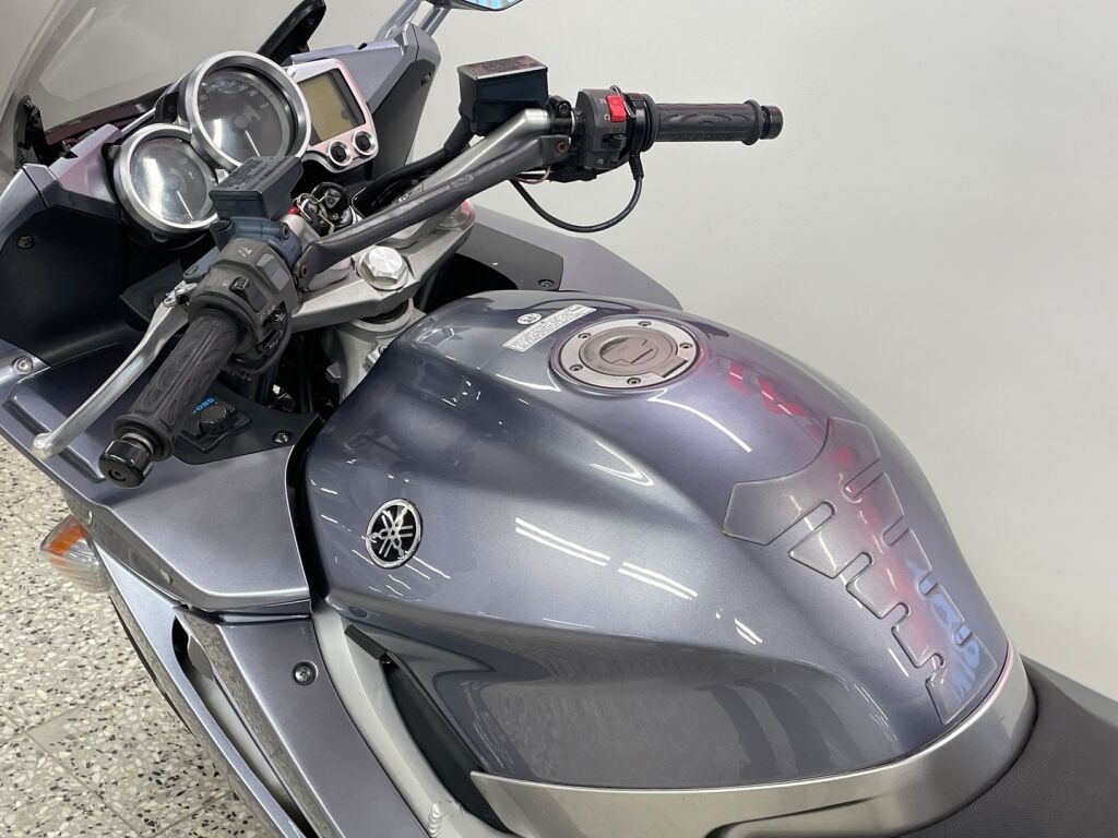Yamaha FJR 2006 Harmaa