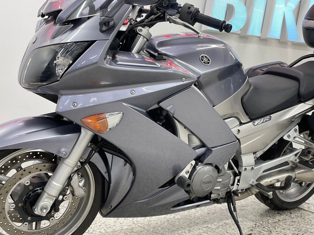 Yamaha FJR 2006 Harmaa