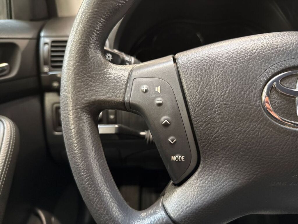 Toyota Avensis 2004 Musta
