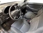 Toyota Avensis 2004 Musta