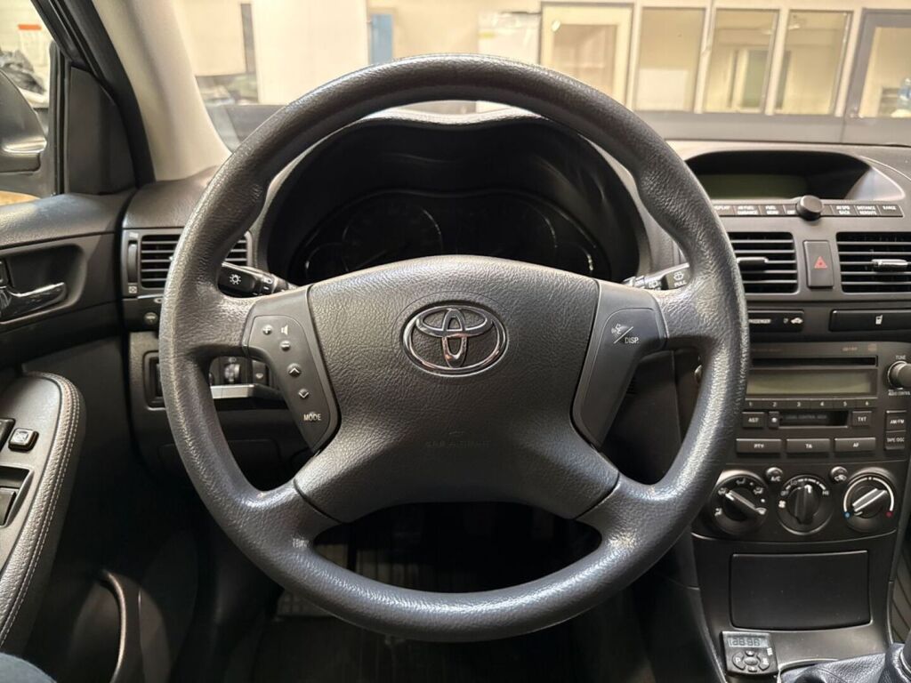 Toyota Avensis 2004 Musta