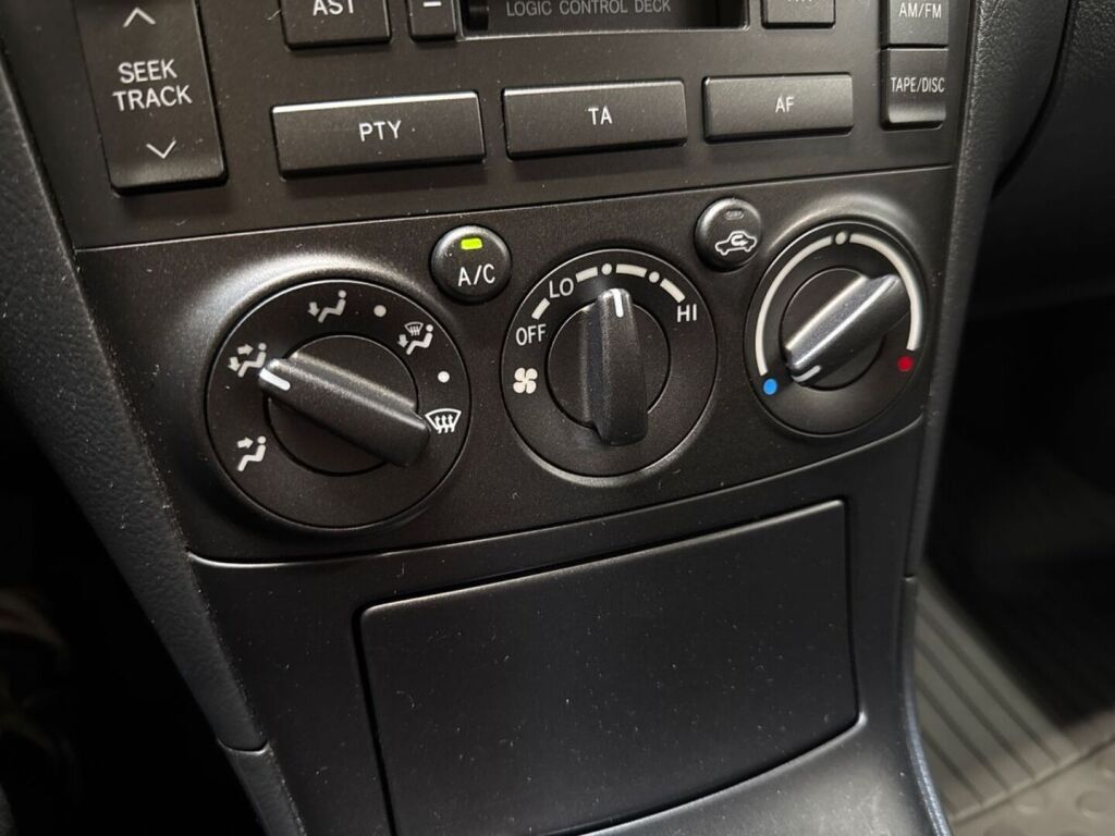 Toyota Avensis 2004 Musta