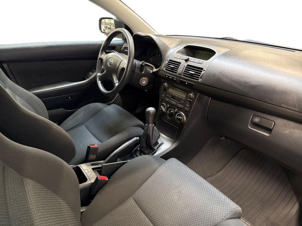 Toyota Avensis 2004 Musta