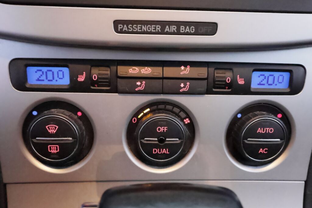 Volkswagen Passat 2008 Musta