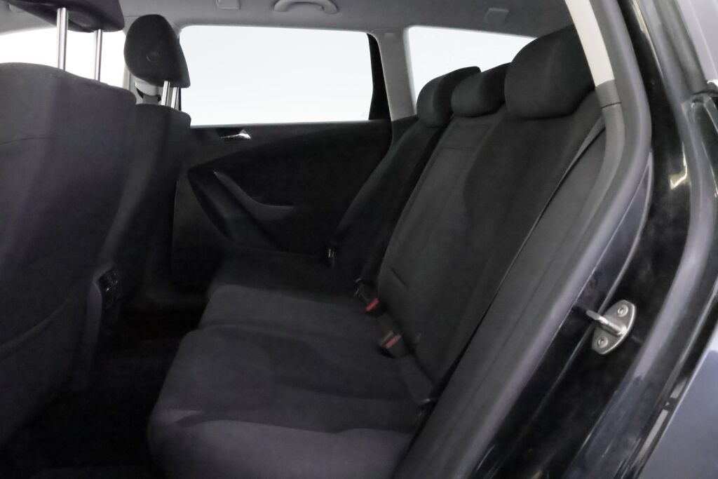 Volkswagen Passat 2008 Musta