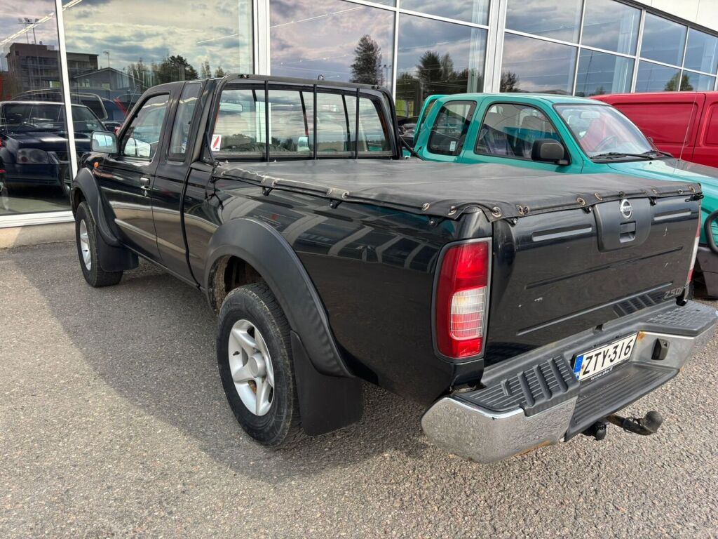 Nissan Navara 2003 Musta