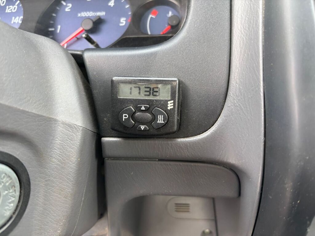 Nissan Navara 2003 Musta