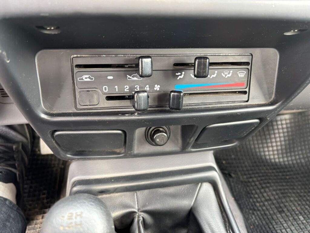 Nissan Navara 2003 Musta
