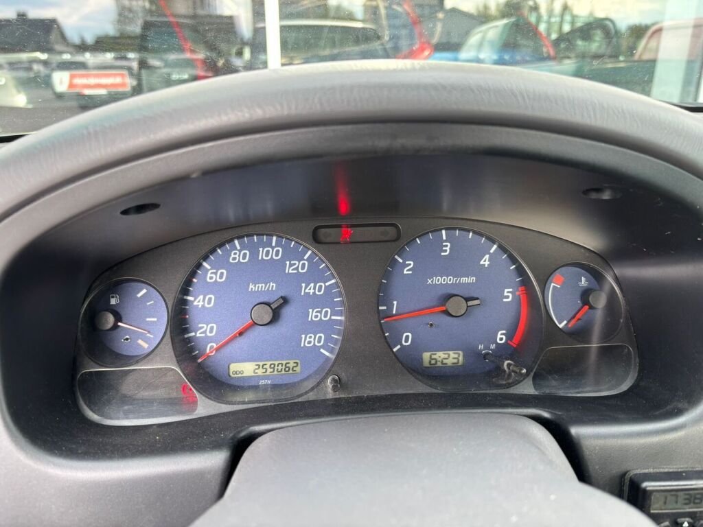 Nissan Navara 2003 Musta