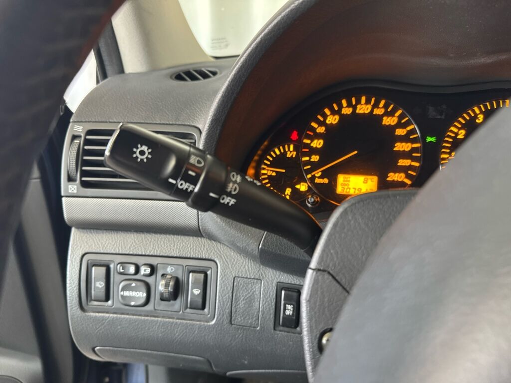 Toyota Avensis 2003 Sininen