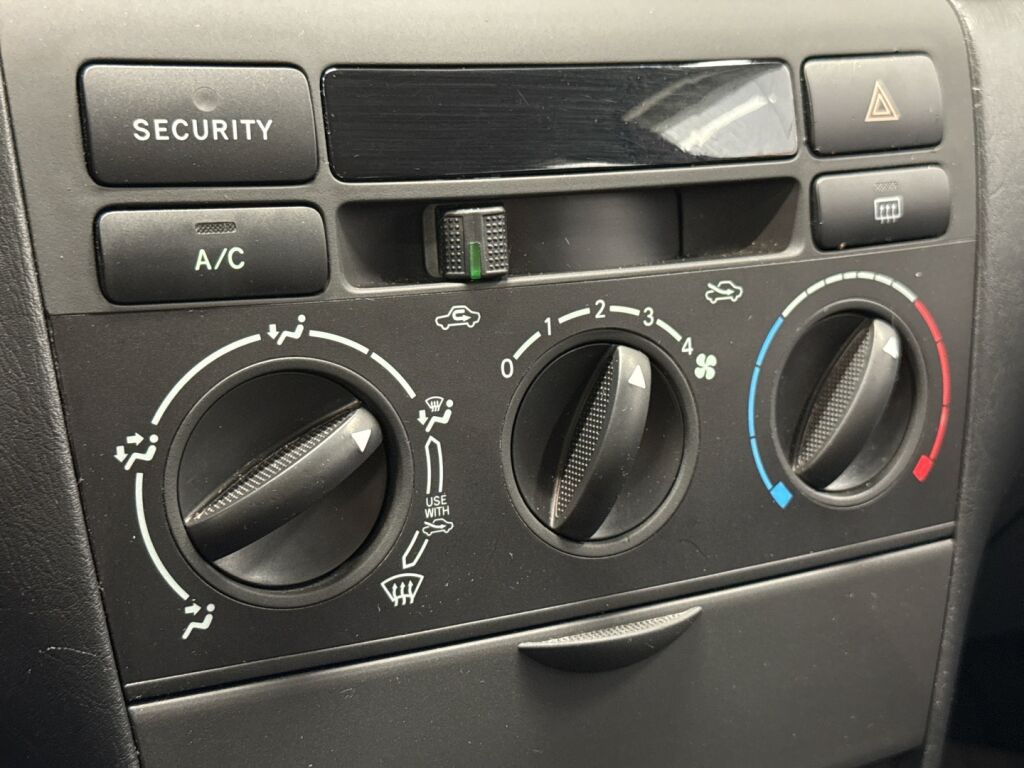 Toyota Corolla 2003 Punainen