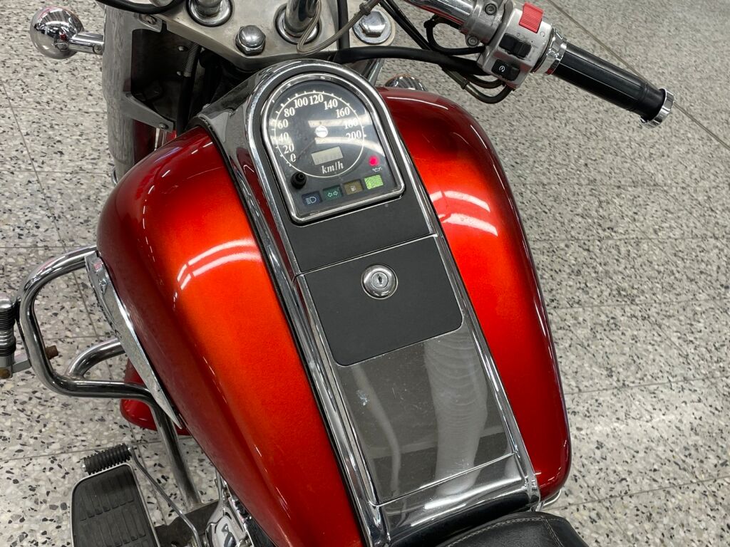 Suzuki VL 1999 