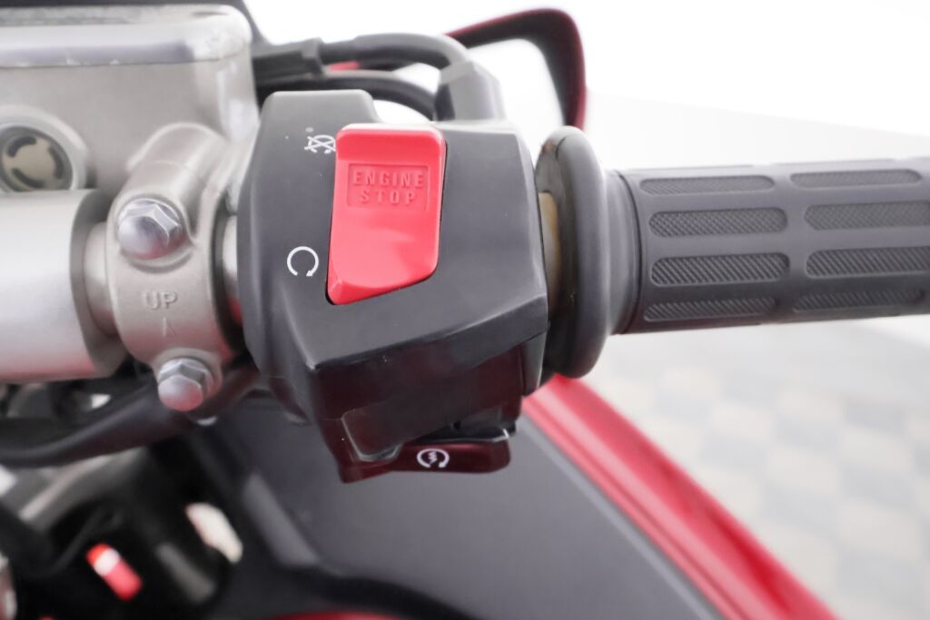 Honda ST 2008 SIGNAL RED