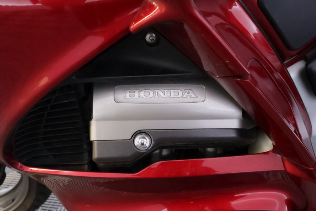 Honda ST 2008 SIGNAL RED