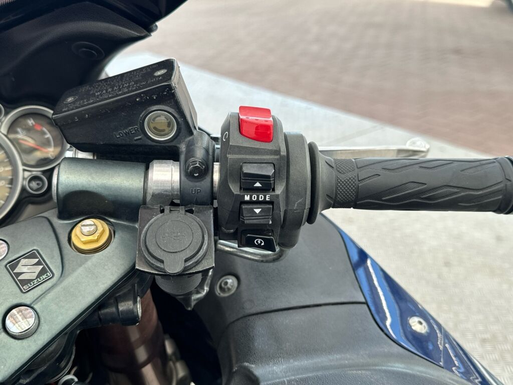 Suzuki GSX 2008 Musta