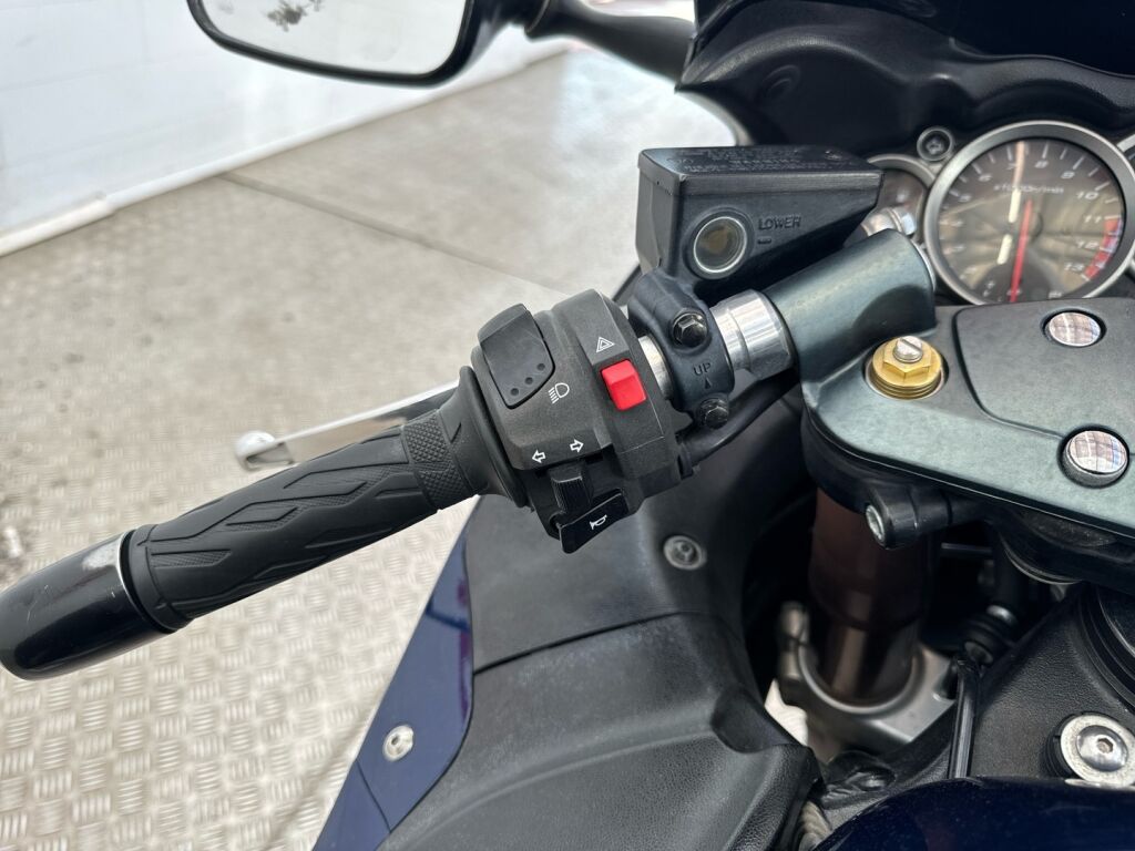 Suzuki GSX 2008 Musta