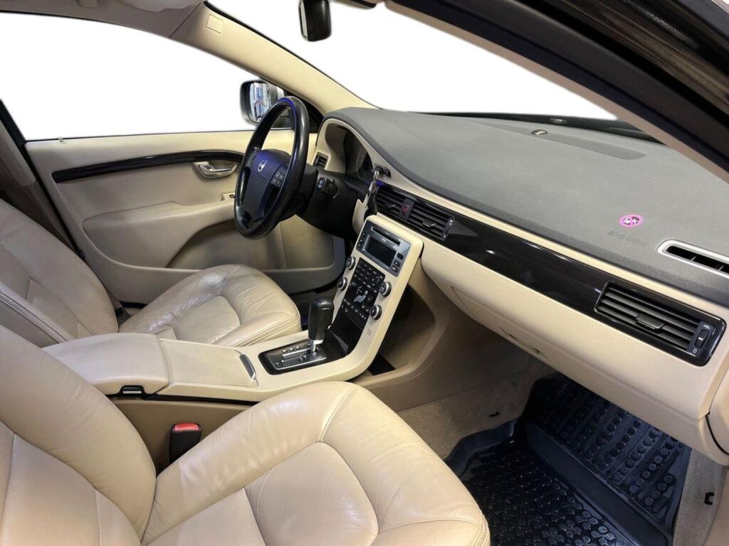 Volvo XC70 2009 Musta