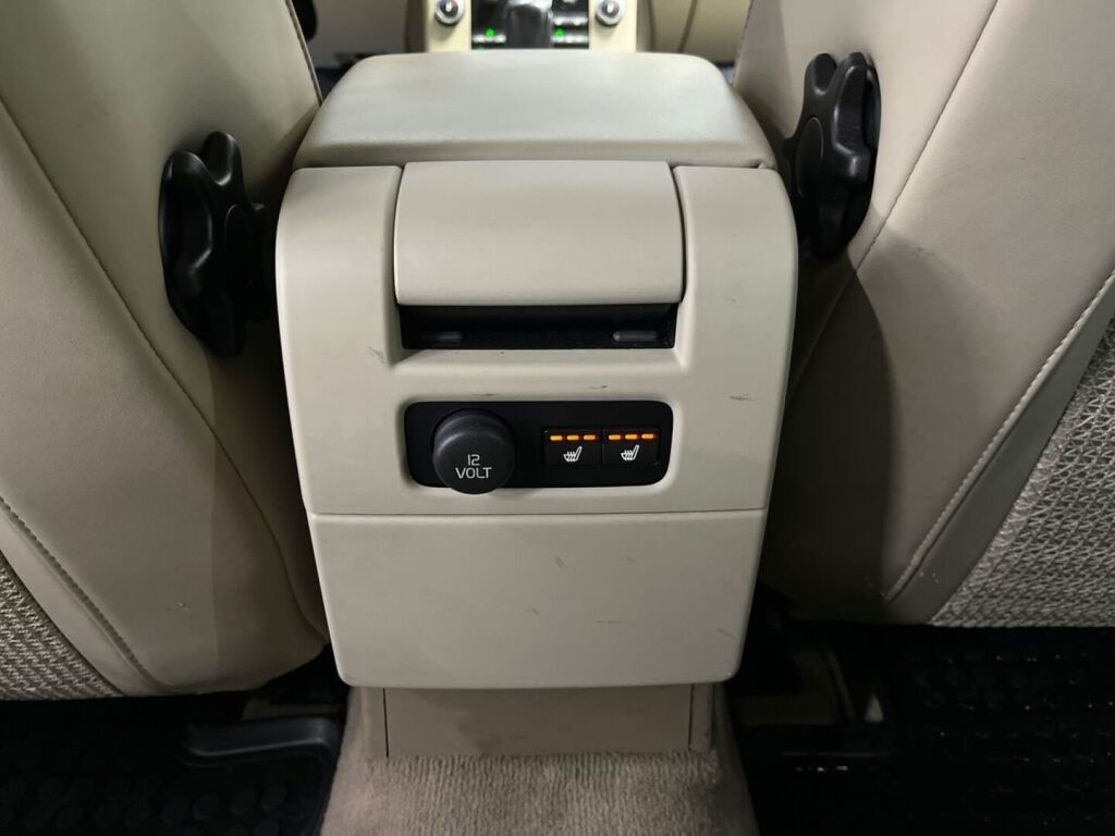 Volvo XC70 2009 Musta
