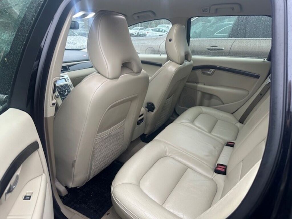 Volvo XC70 2009 Musta