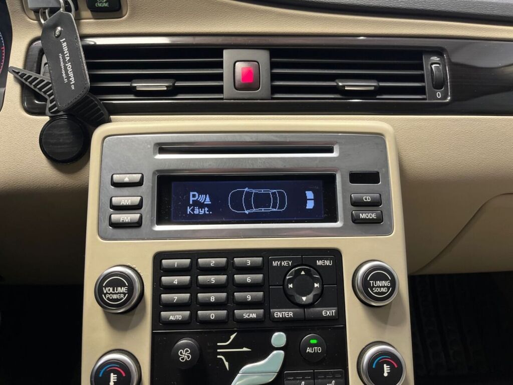 Volvo XC70 2009 Musta