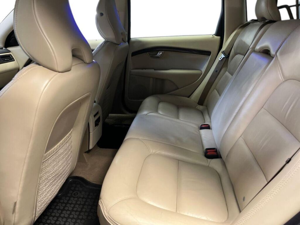 Volvo XC70 2009 Musta