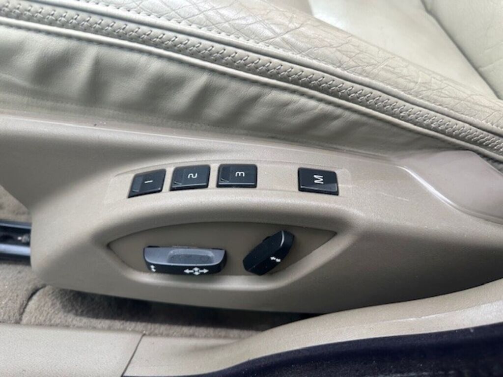 Volvo XC70 2009 Musta