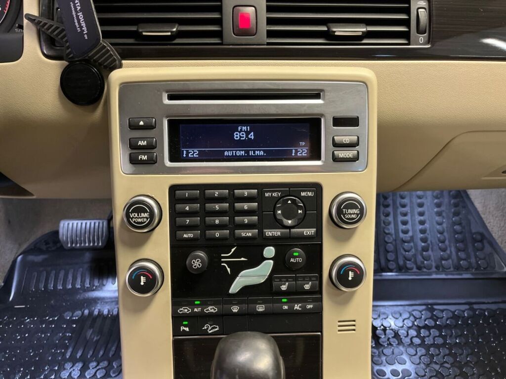 Volvo XC70 2009 Musta