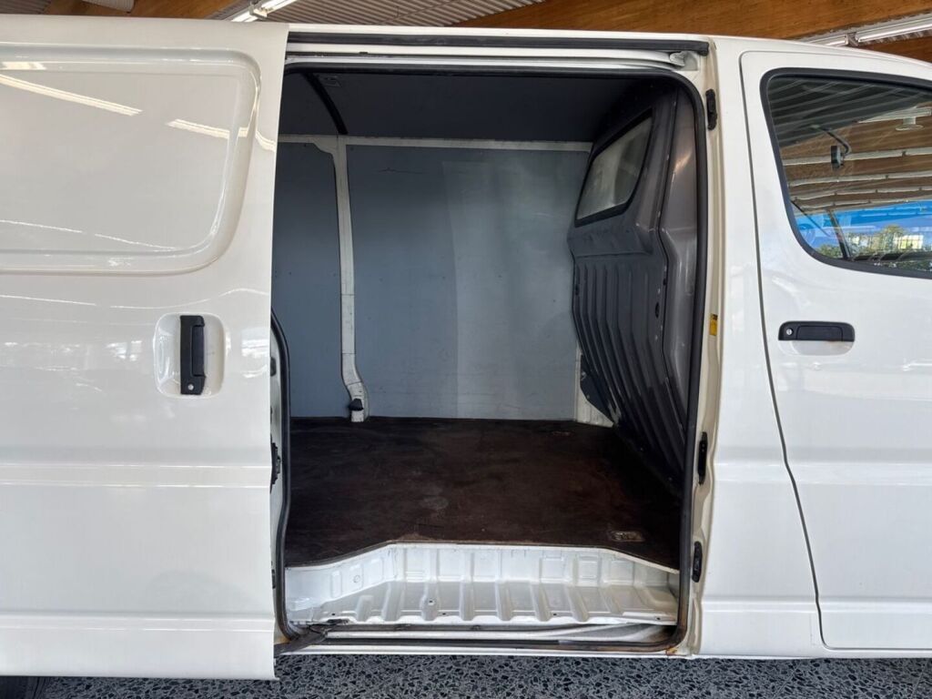 Toyota Hiace 2,5 D-4D 95 4ov pitkä 2008, photo 6/20