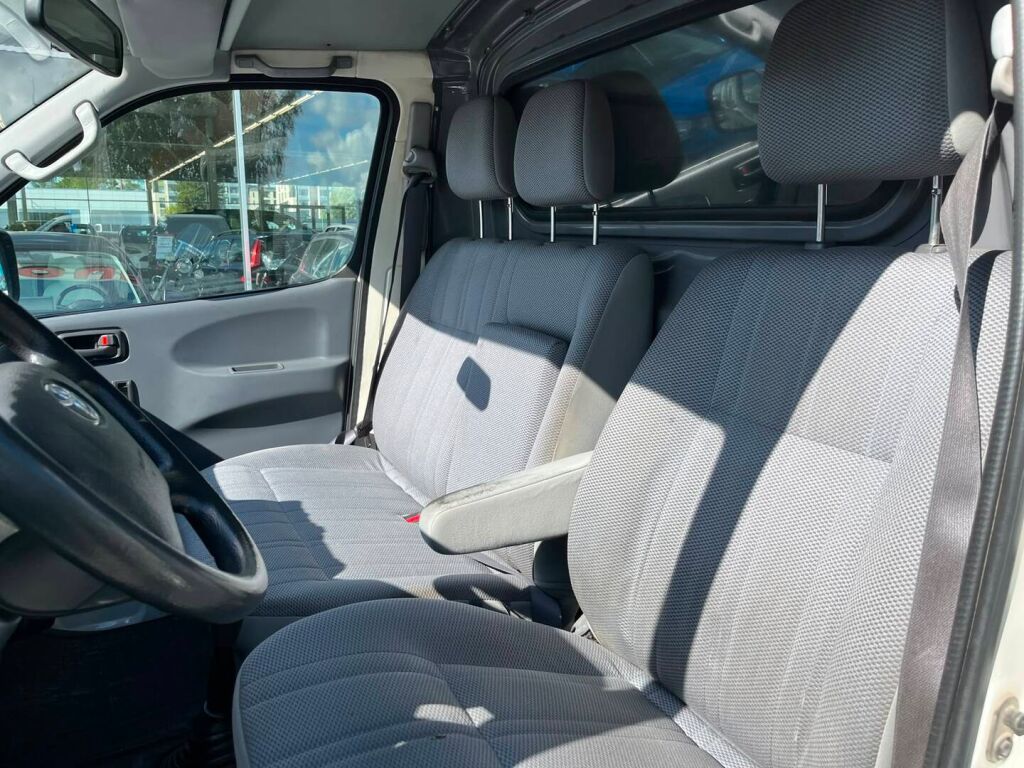 Toyota Hiace 2008 Valkoinen