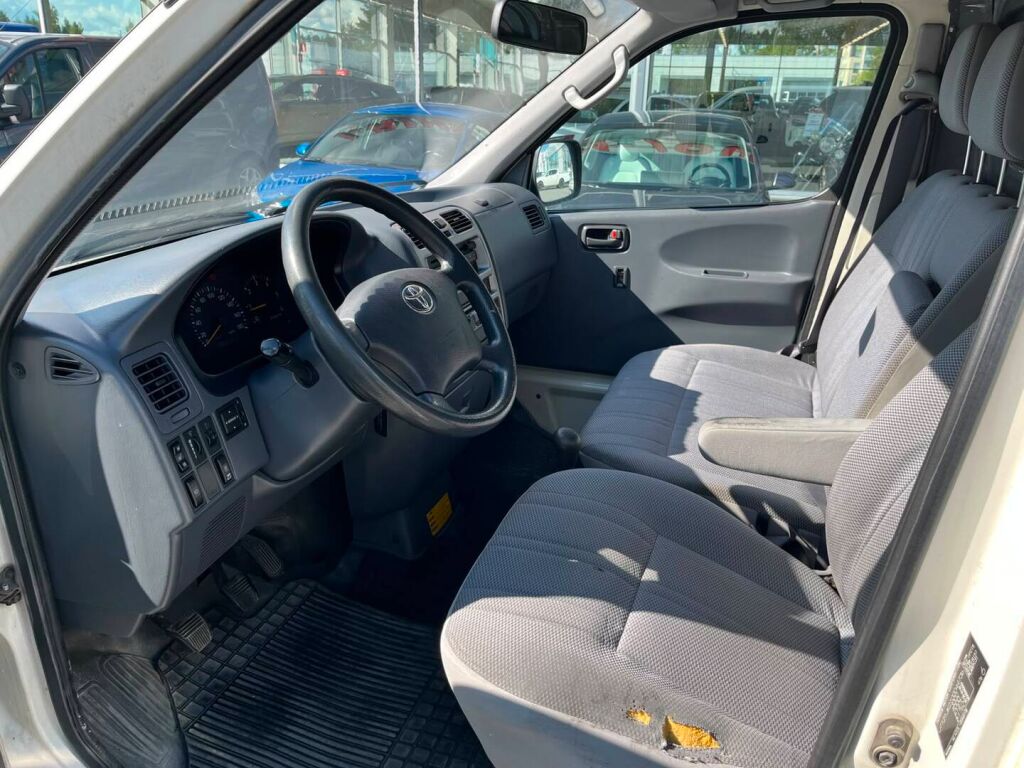 Toyota Hiace 2008 Valkoinen