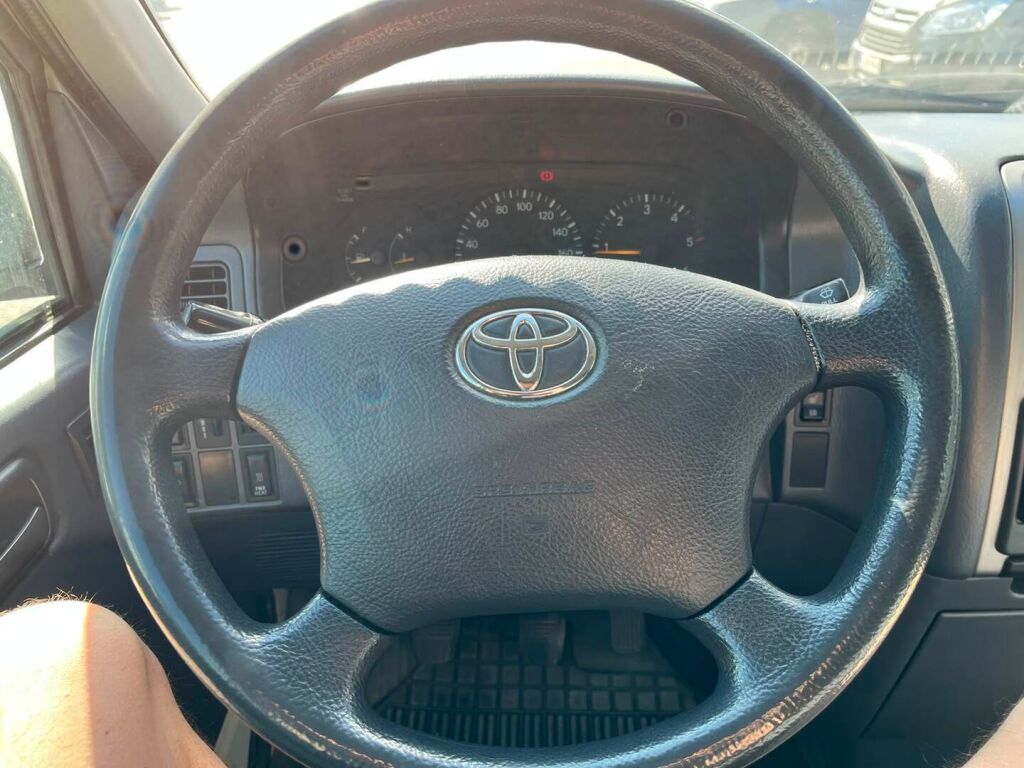 Toyota Hiace 2008 Valkoinen