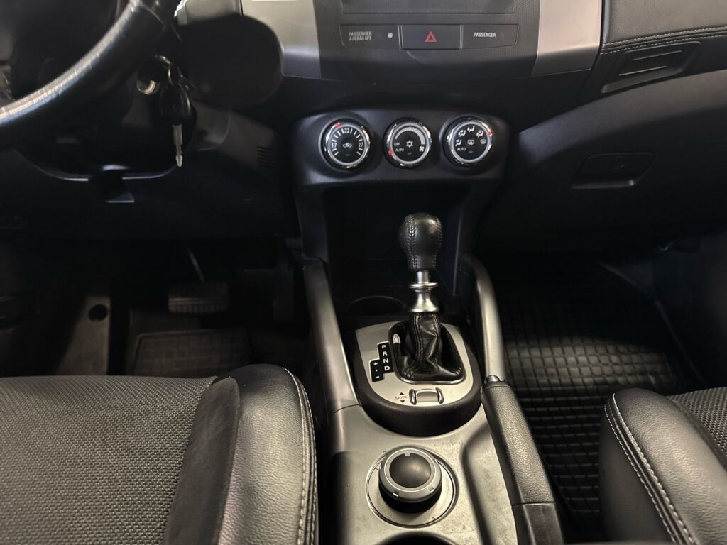 Mitsubishi Outlander 2012 Harmaa