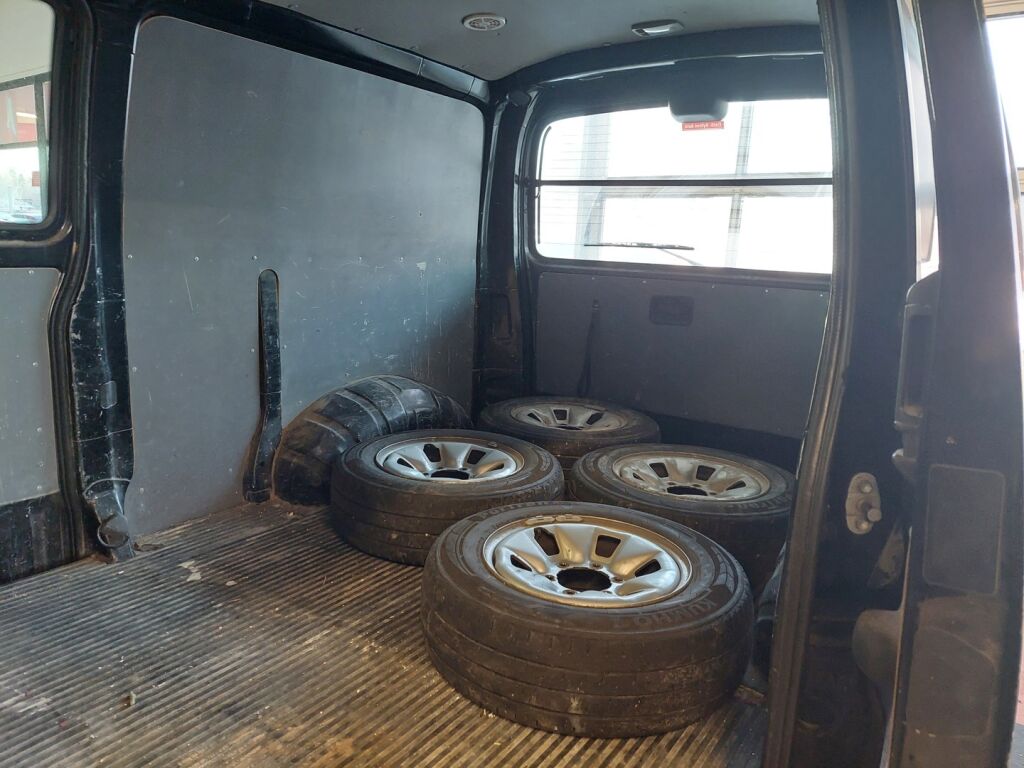 Toyota Hiace 2011 Musta