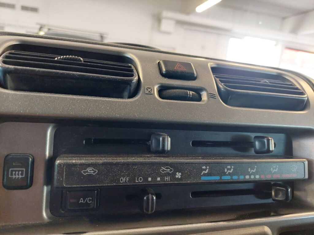 Toyota Hiace 2011 Musta