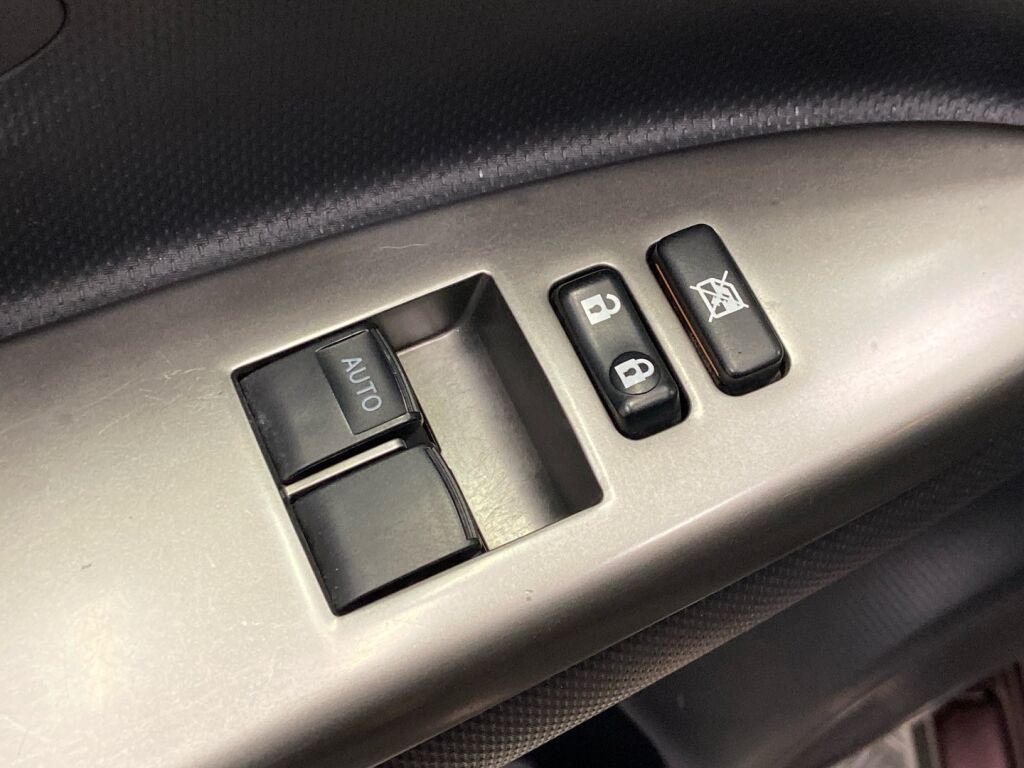 Toyota Urban Cruiser 2012 Violetti