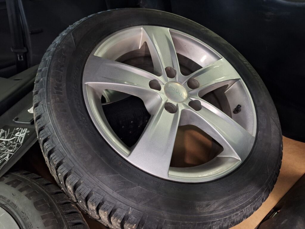 Toyota Verso 2011 Musta