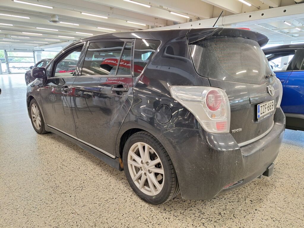 Toyota Verso 2011 Musta
