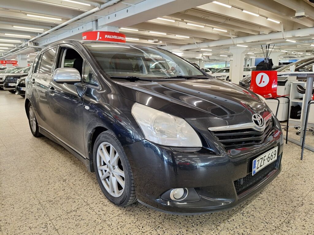 Toyota Verso 2011 Musta