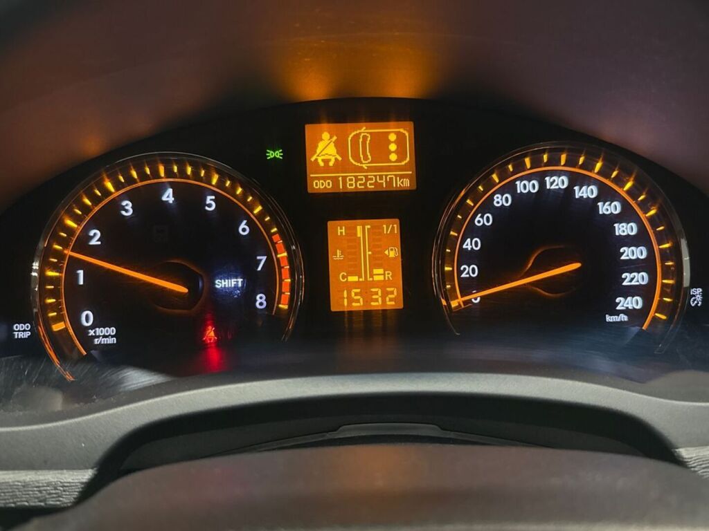 Toyota Avensis 2011 Musta