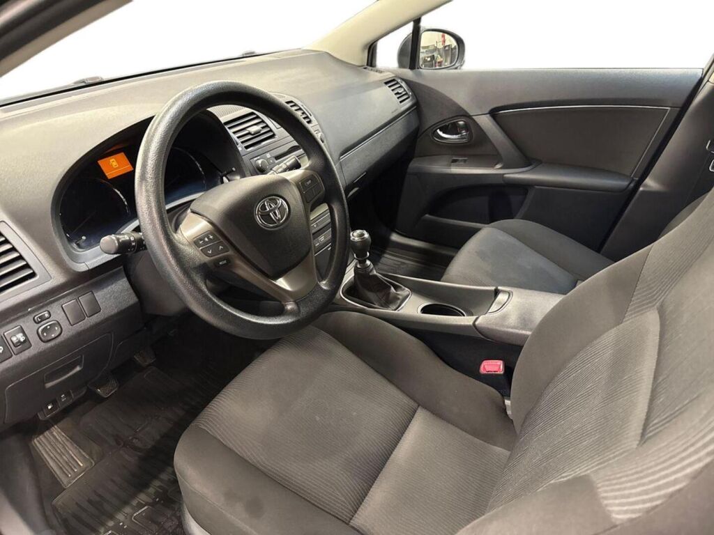 Toyota Avensis 2011 Musta