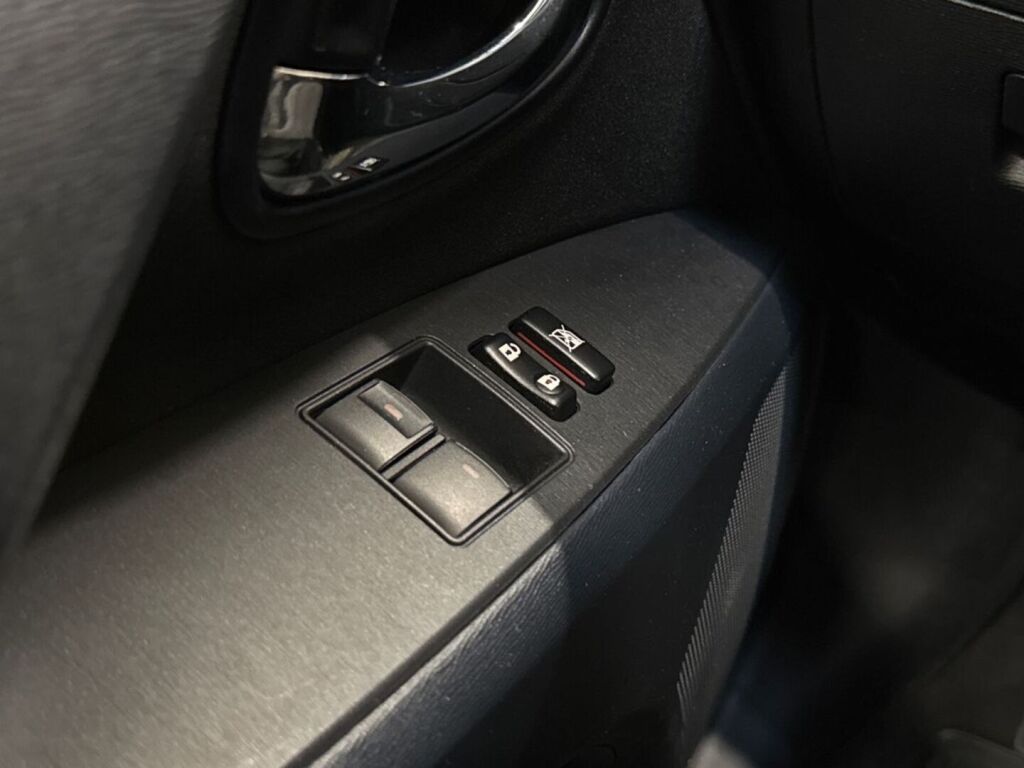 Toyota Avensis 2011 Musta
