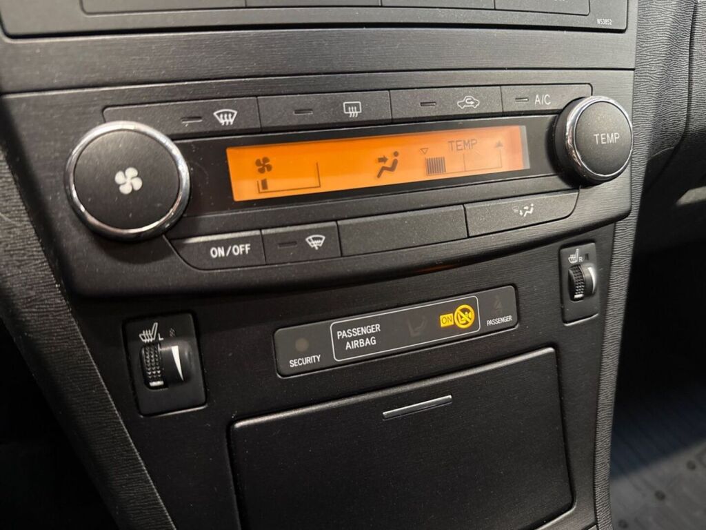 Toyota Avensis 2011 Musta