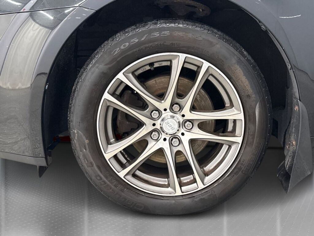 Toyota Avensis 2011 Musta