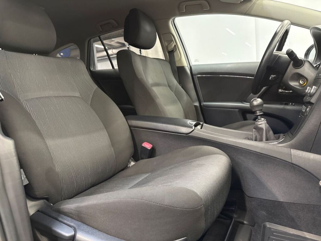 Toyota Avensis 2011 Musta