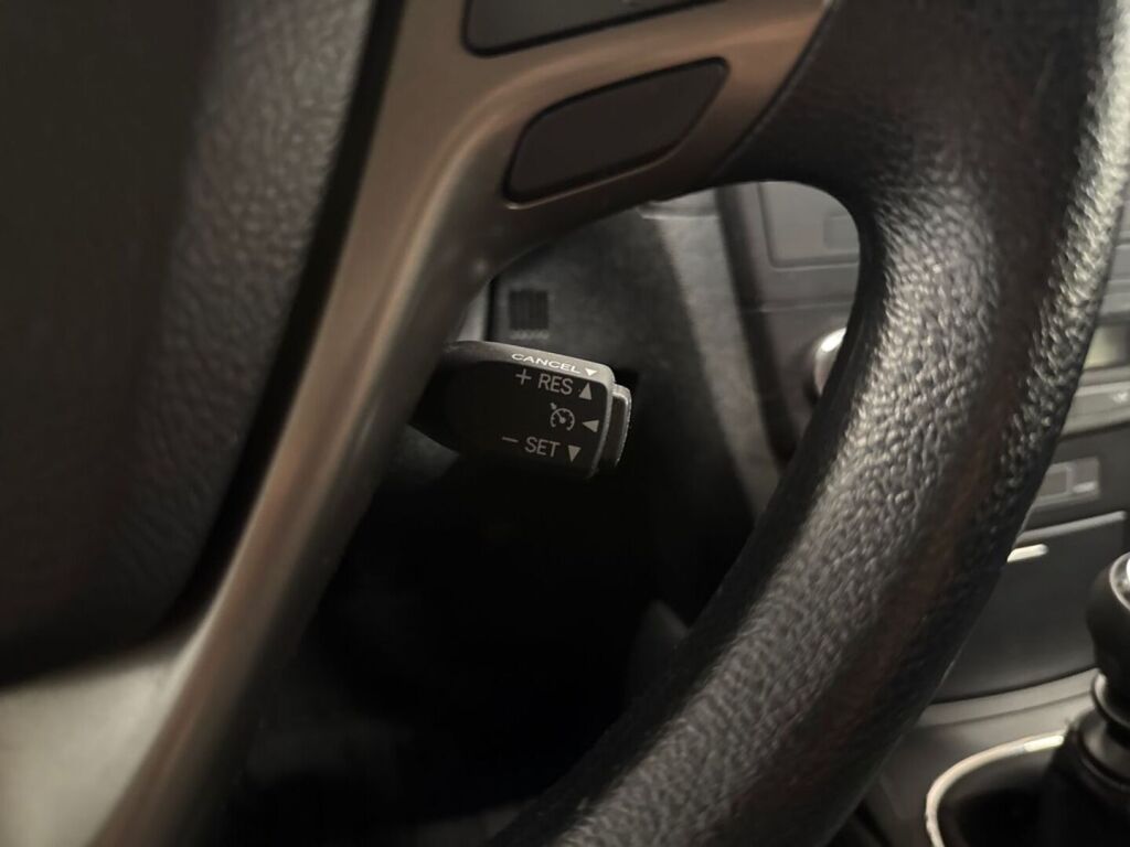 Toyota Avensis 2011 Musta