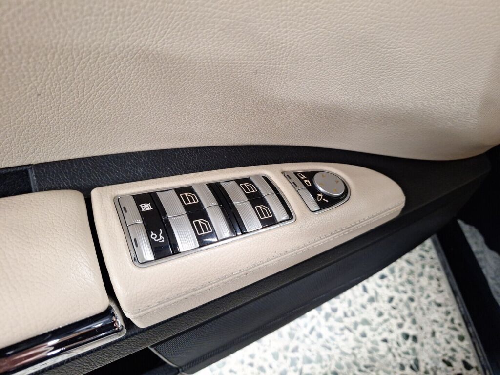 Mercedes-Benz S 2006 Sininen