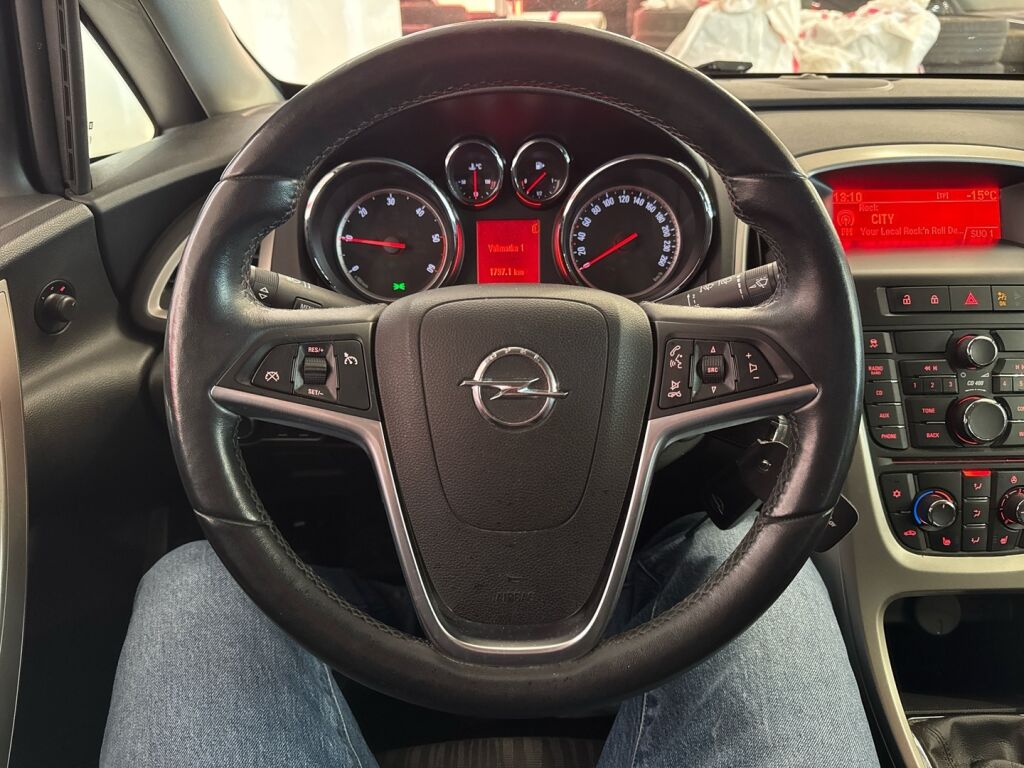 Opel Astra 2012 Hopea